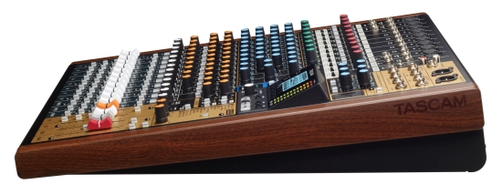 Console mixage 16 voies avec enregistreur multipiste Tascam