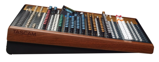 Console mixage 16 voies avec enregistreur multipiste Tascam