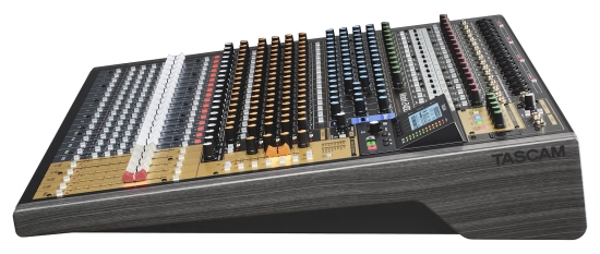 Console mixage 24 voies avec enregistreur multipiste