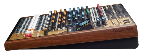 Console mixage 16 voies avec enregistreur multipiste Tascam