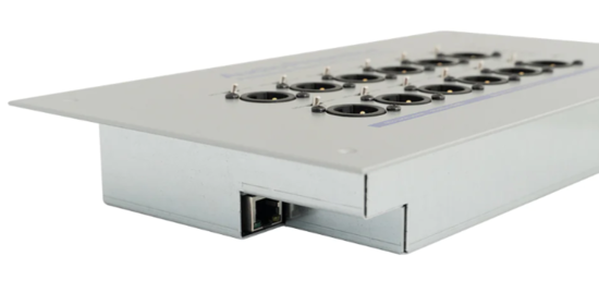 Boitier de presse encast. 1 x In Dante, 12 x Out XLR, AudioPressBox