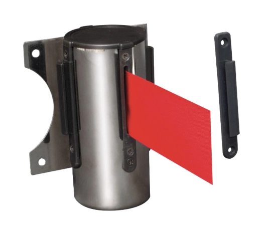 Enrouleur avec sangle rouge de 3 m. et fixations murales