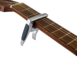 Capodastre chrome mat pour guitare classique avec touche plate